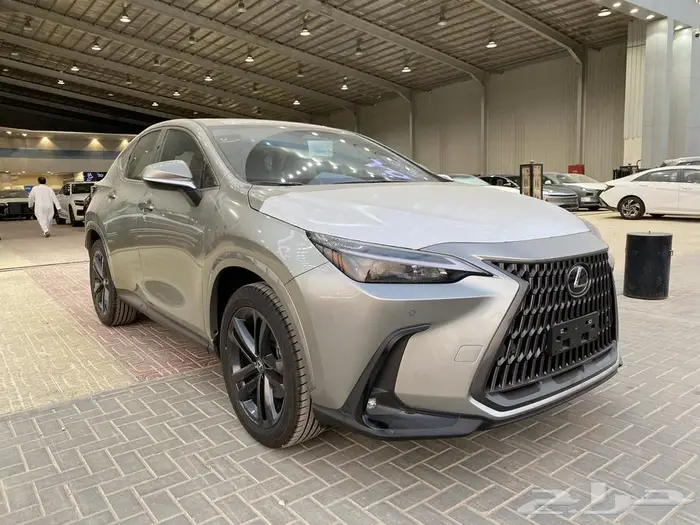 لكزس NX 350 AA 2025 تيتانيوم داخلي احمر 2