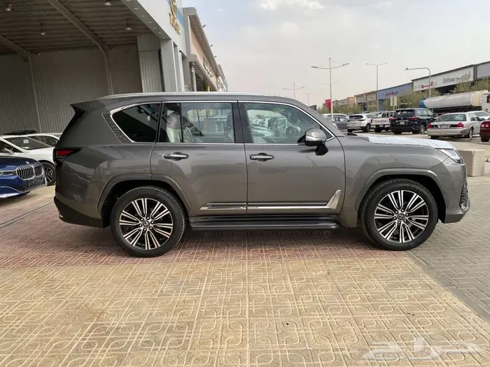 لكزس LX600 BB 2025 سعودي رمادي داخلي افوايت بطاقه جمركيه 4