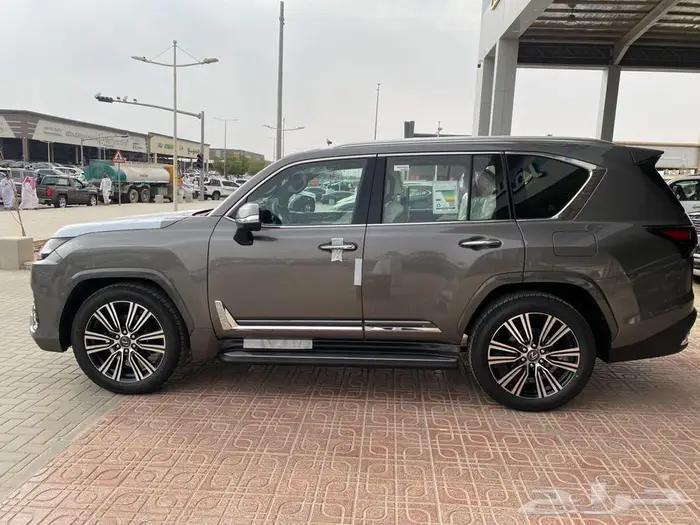 لكزس LX600 BB 2025 سعودي رمادي داخلي افوايت بطاقه جمركيه 3