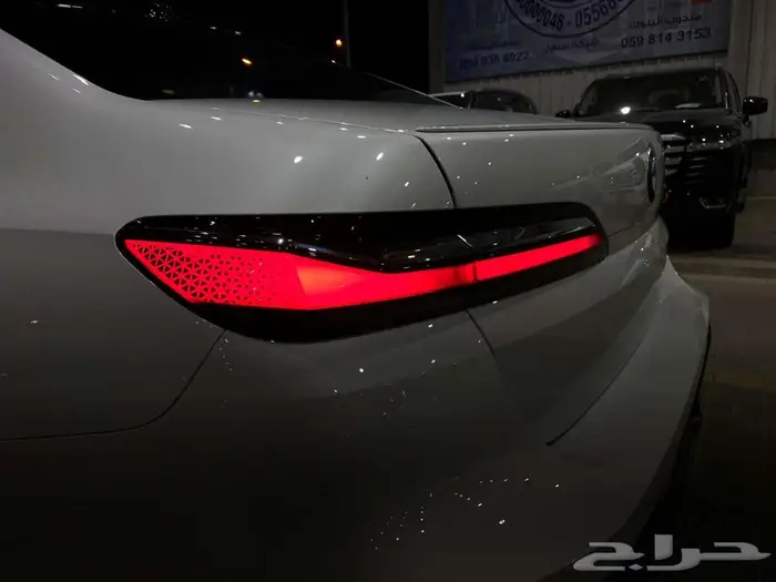 بي ام دبليو 735i 2025 ابيض داخل احمر الفئة السابعة خليجي 28