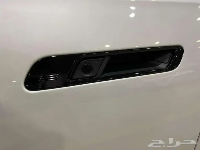 بي ام دبليو 735i 2025 ابيض داخل احمر الفئة السابعة خليجي 14