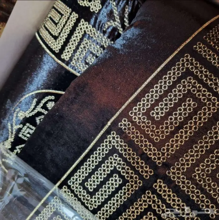 مفرش سرير فاخر مزوج ديباج مخمل مطرز 16 قطعة 1