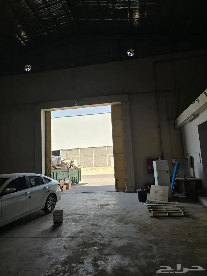 مستودع للإيجار بحى طيبه 5