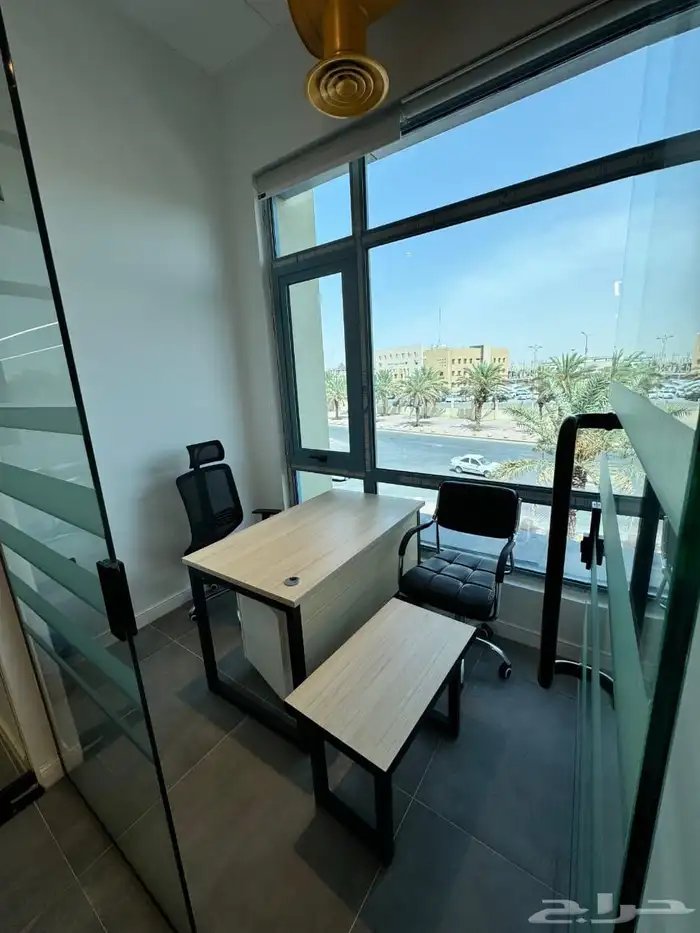 مكاتب مؤثثة للإيجار 28