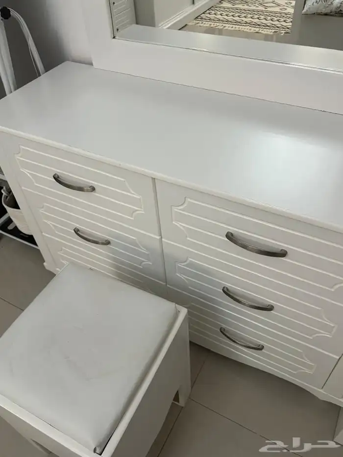 للبيع اثاث نظيف جدا .. الموقع   المجمعه 5
