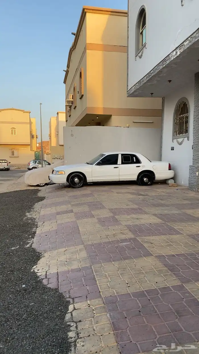 للبيع فورد بوليسي 2003 1