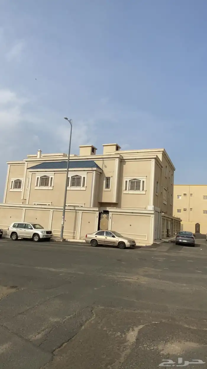 للبيع فلة في مخطط ( 1 ) شمال خميس مشيط 0