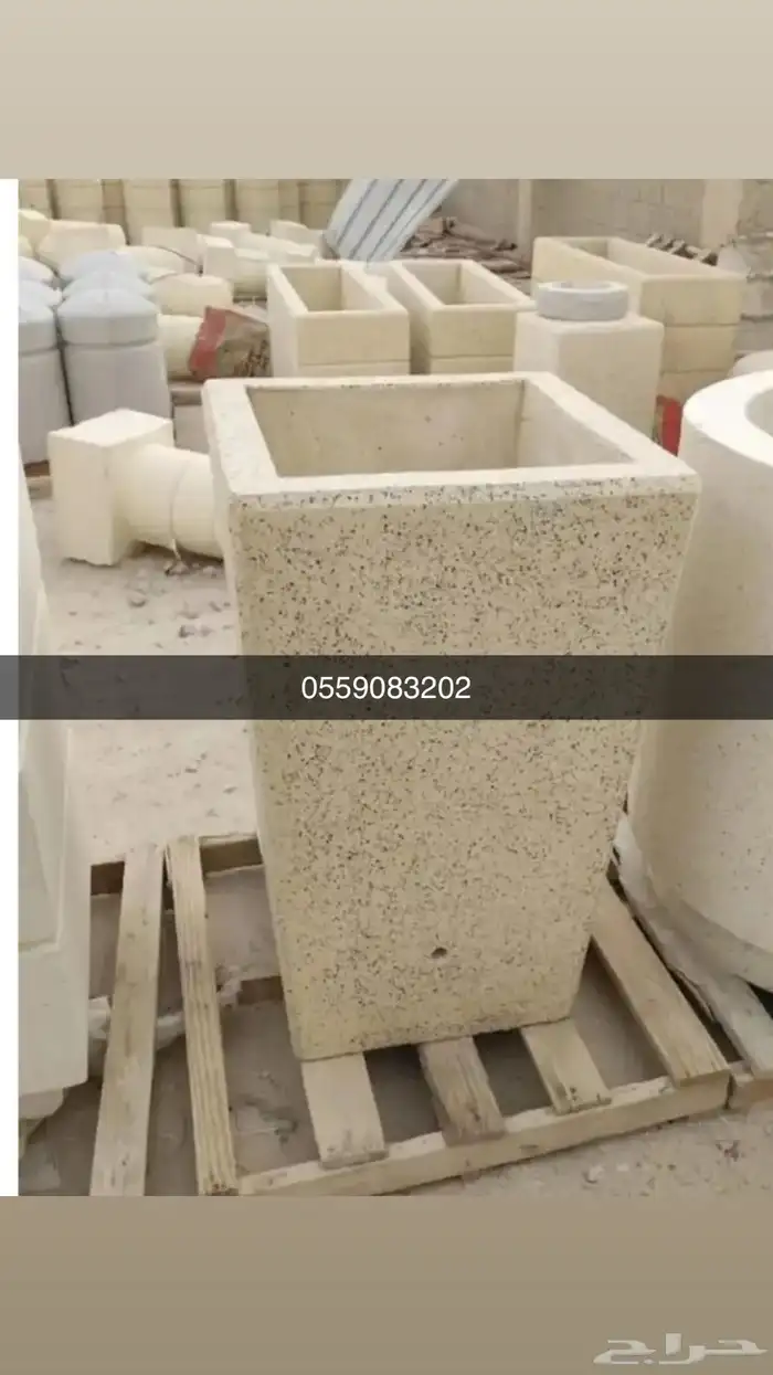 كراسي خرسانية حاويات نفايات مناهيل أحواض زراعة تجميلية 29