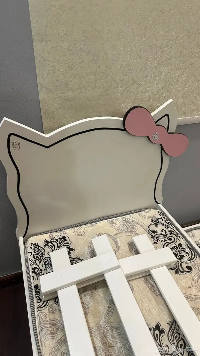 سرير   مكتب   شماعة 3