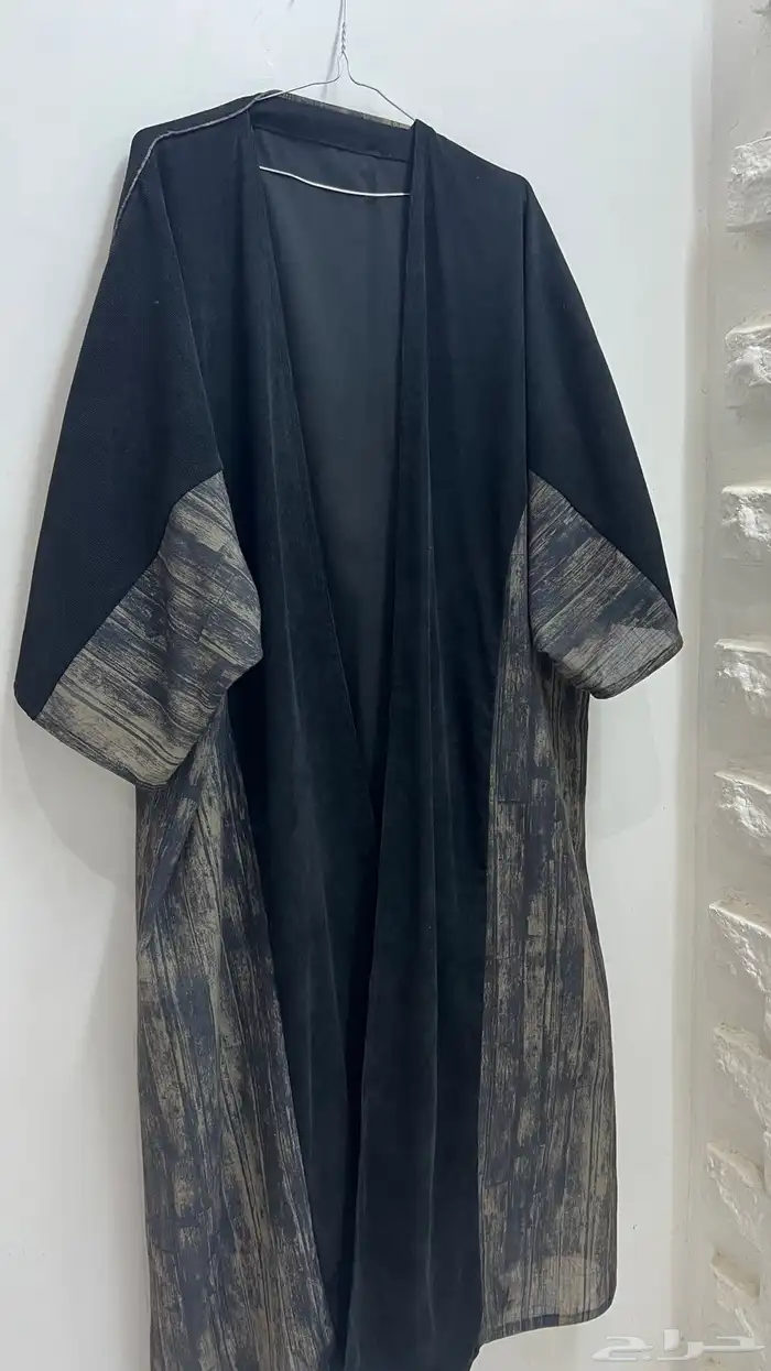 عبايه للبيع سعر الشراء 400 سعر البيع 200 وقابل للتفاوض 1