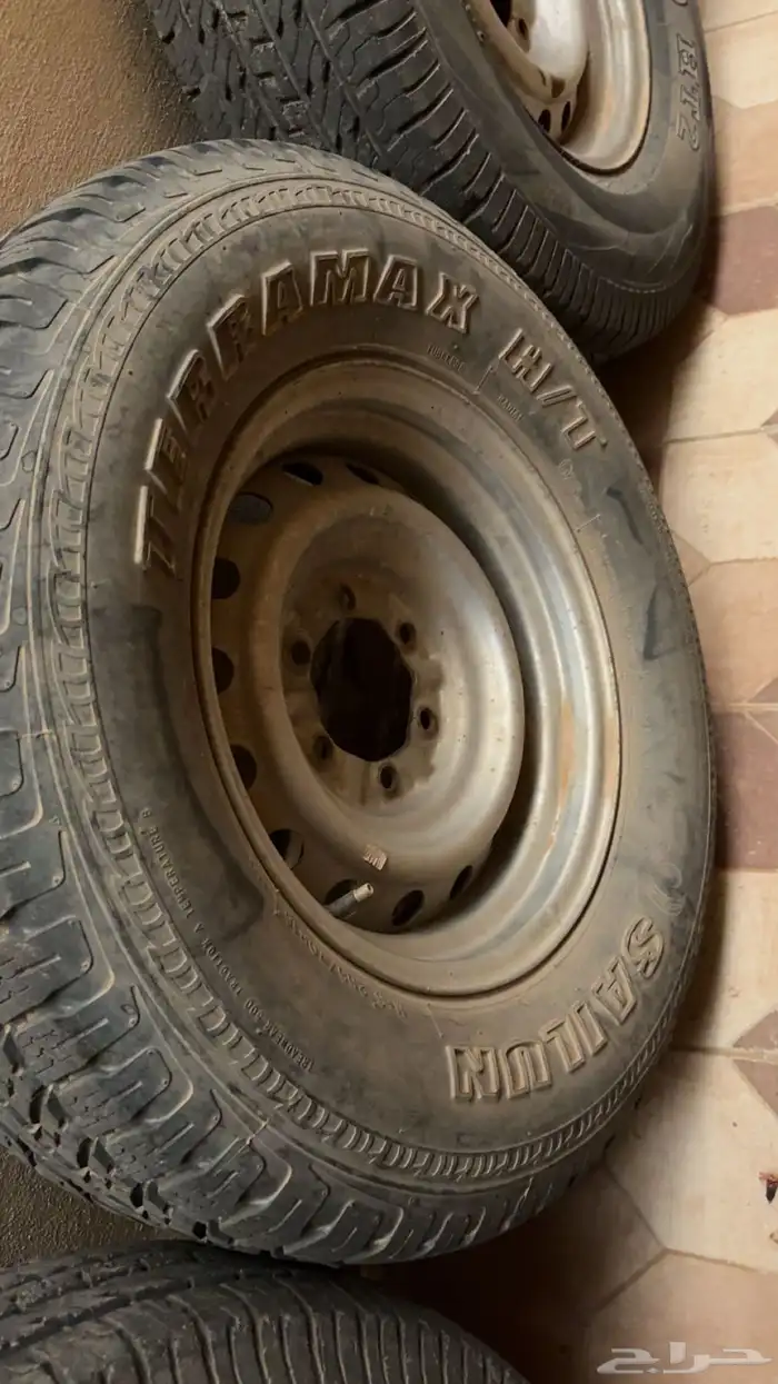 اربع جنوط بكفراتهم 0