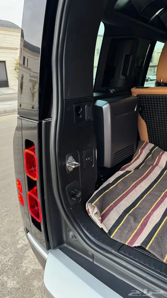 ديفندر HSE اسود 2023 الفردان v6 34