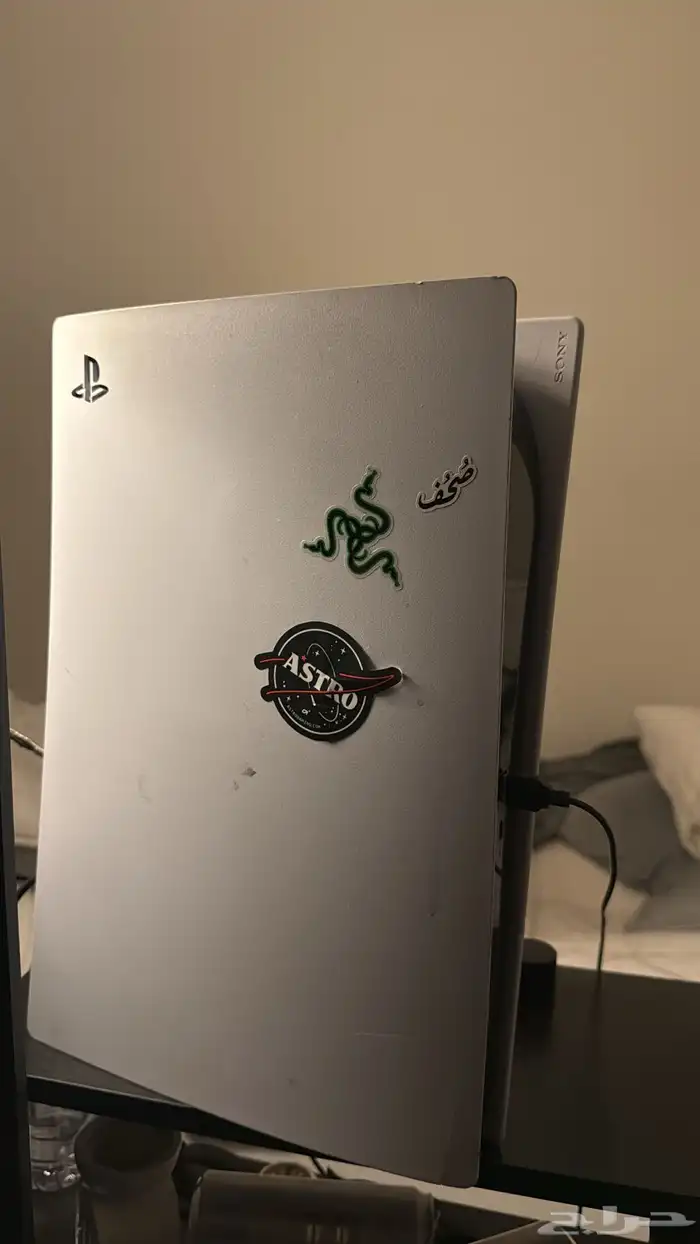 سوني 5 نظيف جدا  معه حساب فيه 72 لعبه 1