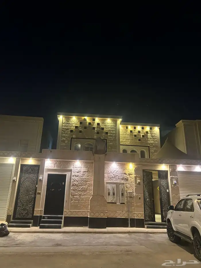 للبيع فيلا مع شقتين في الرياض حي طويق خلف لولو هايبر 0