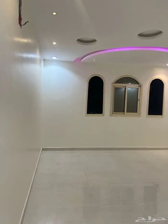للبيع فيلا مع شقتين في الرياض حي طويق خلف لولو هايبر 18