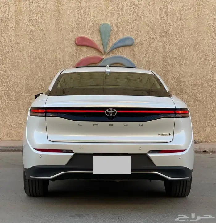 تويوتا كراون بريميوم ممشى قليل 2023 13