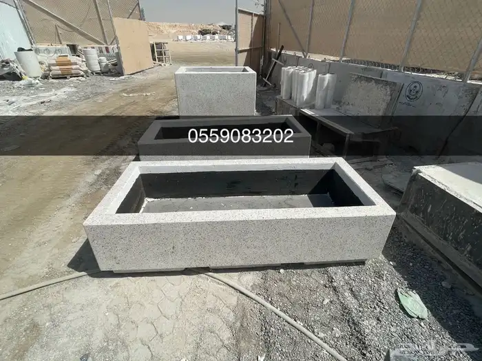 كراسي خرسانية حاويات نفايات مناهيل أحواض زراعة تجميلية 34