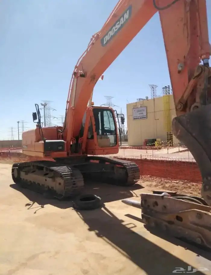 بوكلين للايجار Excavator for rent 1