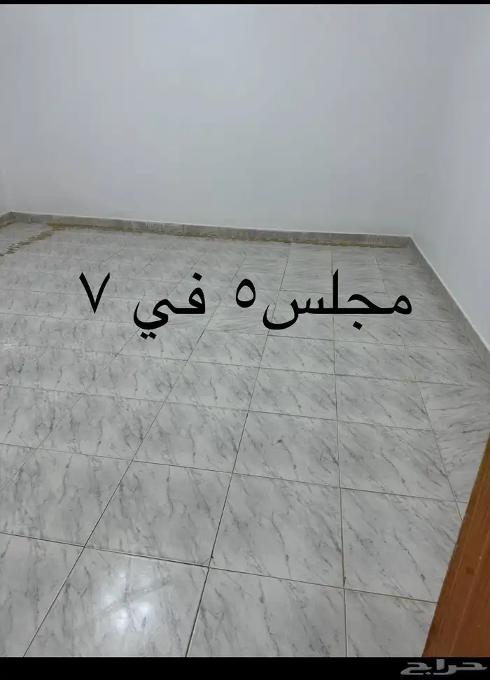 شقة ملحق مع السطح غرفتين ومطبخ وحمام 0
