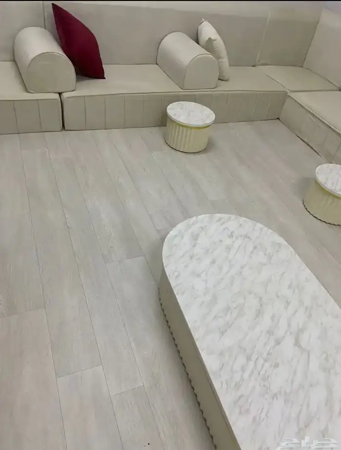 اثاث كنب مطارح مع طاولات 2