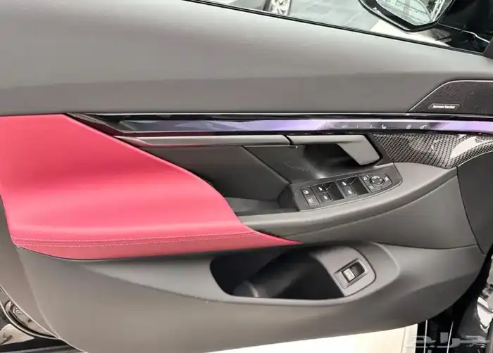 BMW 520 i 2025 الفئه الخامسه شبه جديده المالك الاول 3