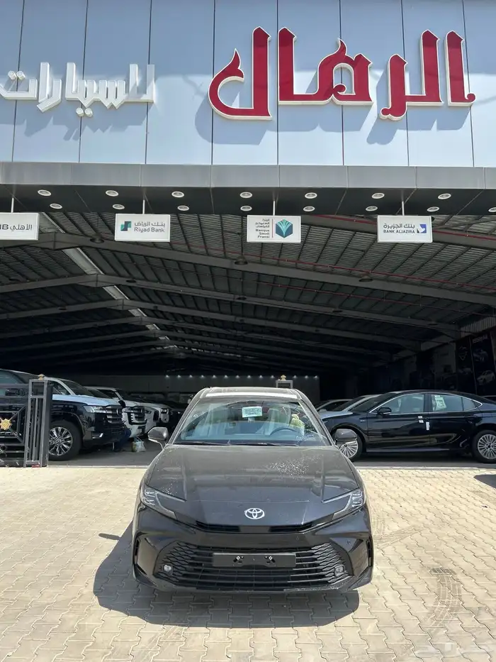 تويوتا   كامري LE بنزين أسود 128000 شامل الضريبة 0