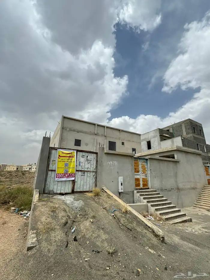 فيلا للبيع مستقلة في المحالة مساحة 750 0