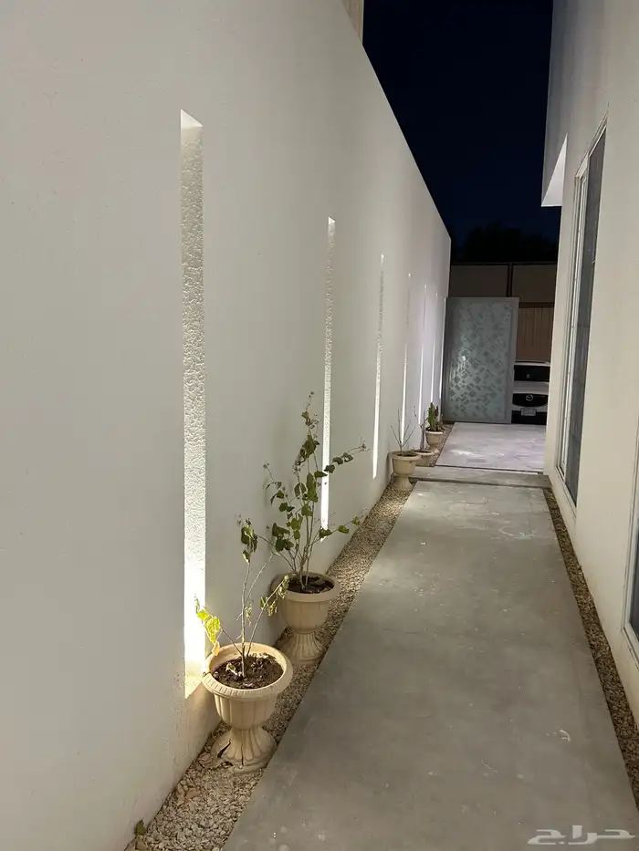 للبيع أدوار بحي الخليج 4
