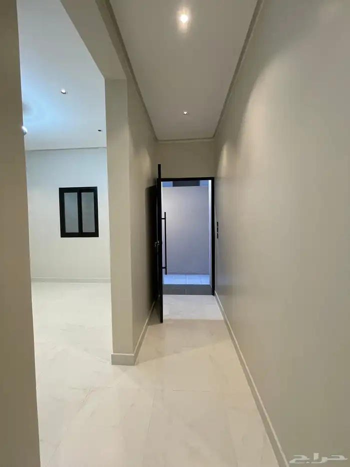للبيع شقق دور أرضي مع حوش ومدخل سياره وشقق روف أحد رفيده 11