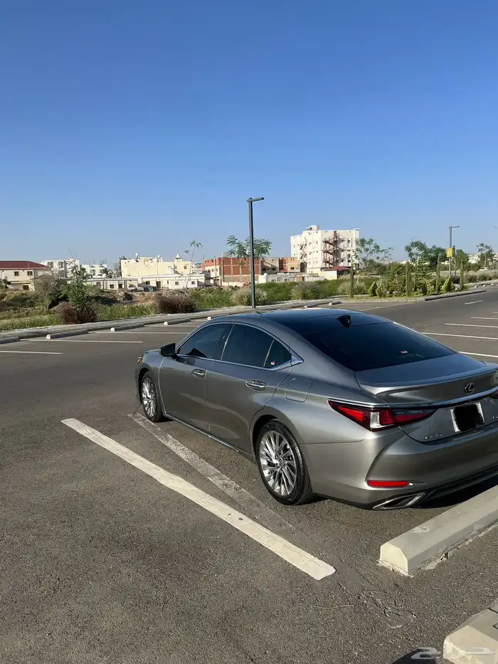 لكزس ES 350 DD موديل 2022 3