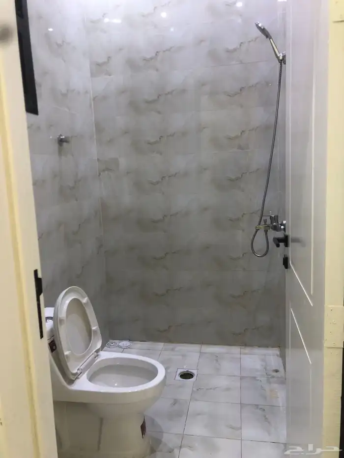 فيلا للايجار حي البيان 5