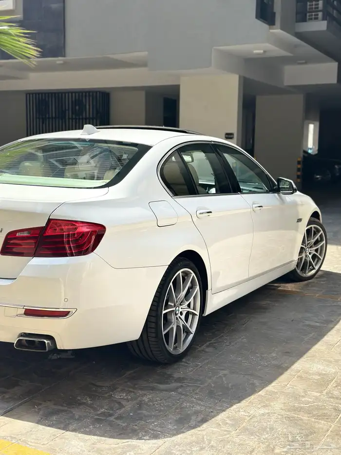 للبيع BMW 550i موديل 2014 3