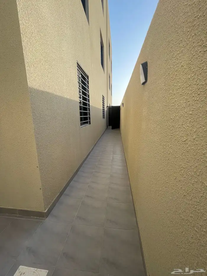 للبيع شقق دور أرضي مساحه شرحه ووسيعه في المحاله  ابها 19
