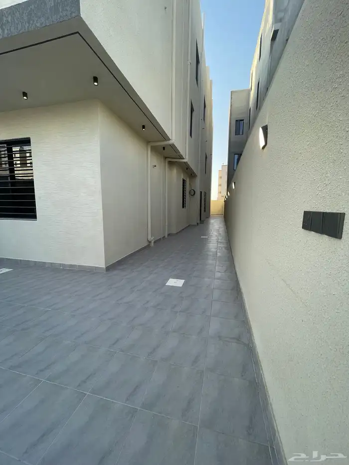 للبيع شقق دور أرضي مساحه شرحه ووسيعه في المحاله  ابها 25