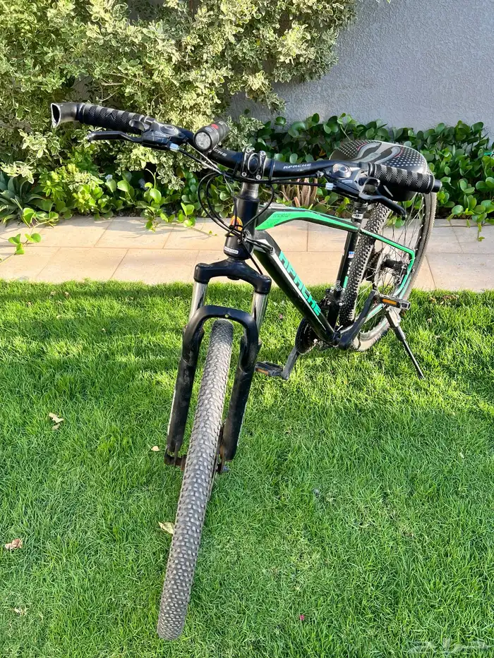 سيكل رياضي نضيف وجديد لا يجيني الا الصامل الحد مالي حد 1