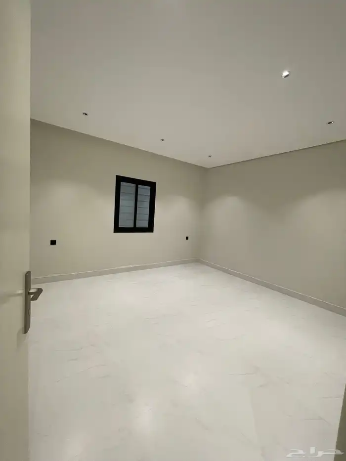 للبيع شقق دور أرضي مع حوش ومدخل سياره وشقق روف أحد رفيده 22