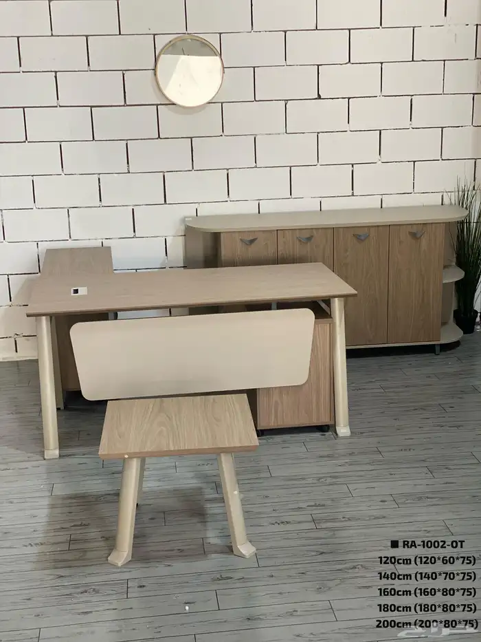 مكتب مع وحدة أدراج وسكرتارية 3