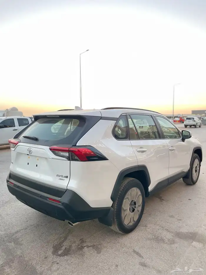 تويوتا راف فور XLE شنطة كهرب بنزين سعودي 2025 4