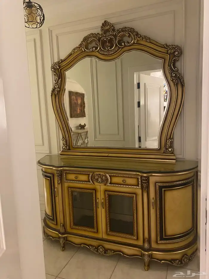 طاولة مدخل كلاسيكية ذهبية   مرآة فخمة   حالة ممتازة 4