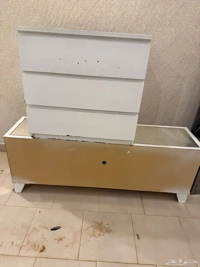 للبيع 3 طاولات تلفزيون ودولاب من 3 ادراج 1