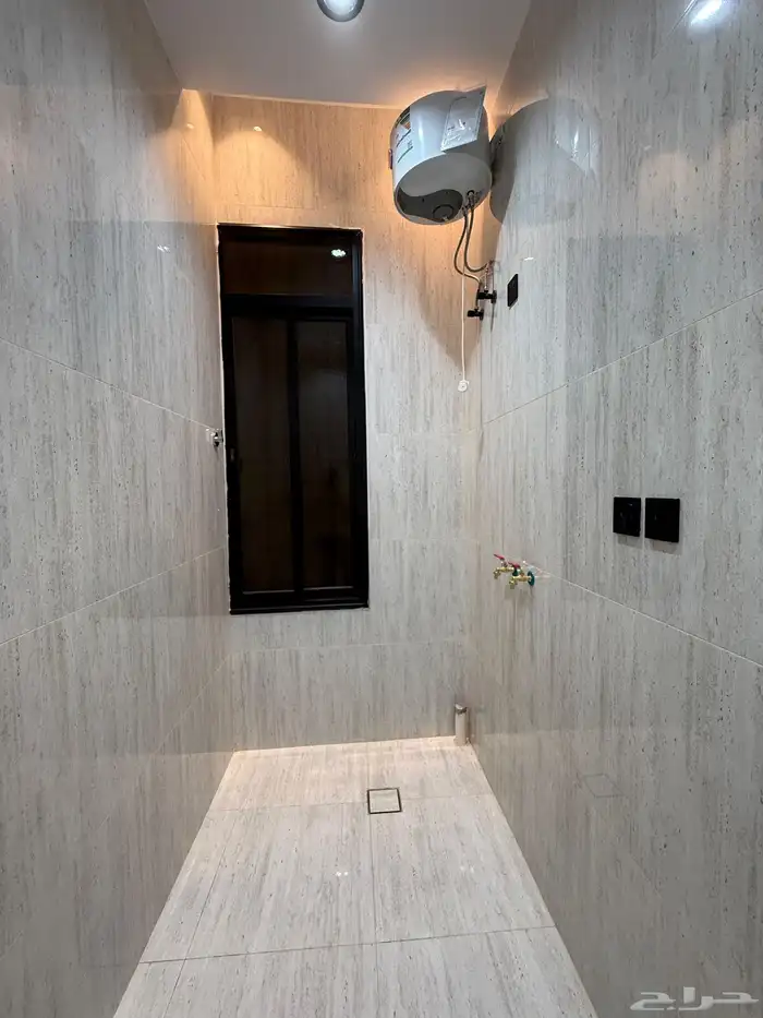 للبيع دور ارضي ببايكة سياره وشقق علويه ف درة الموسي 31