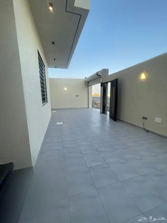 للبيع شقق دور أرضي مساحه شرحه ووسيعه في المحاله  ابها 1