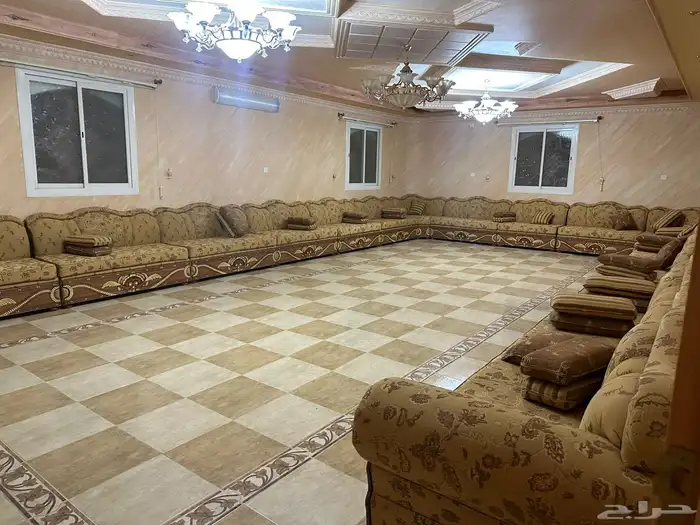 كنب للبيع بمساحة كبيرة واسعة استخدام نضيف 0