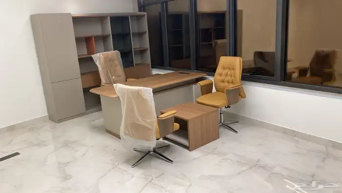 مكتب طقم فخم حق مدير وكراسي طقم و كنب ورك ستيشن 7