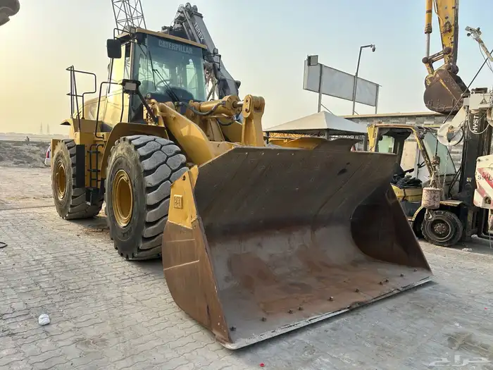شيول CAT 966H موجود في الامارات 3