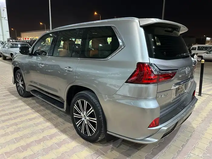 لكزس LX570 موديل 2018 فل كامل نظيف 27