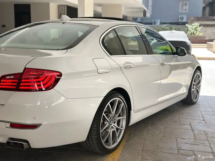 للبيع BMW 550i موديل 2014 9