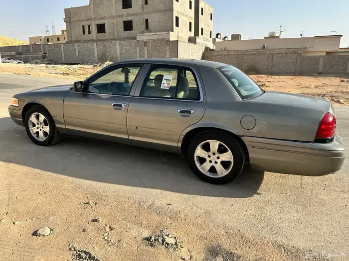 للبيع فورد فكتوريا 2000 م 7