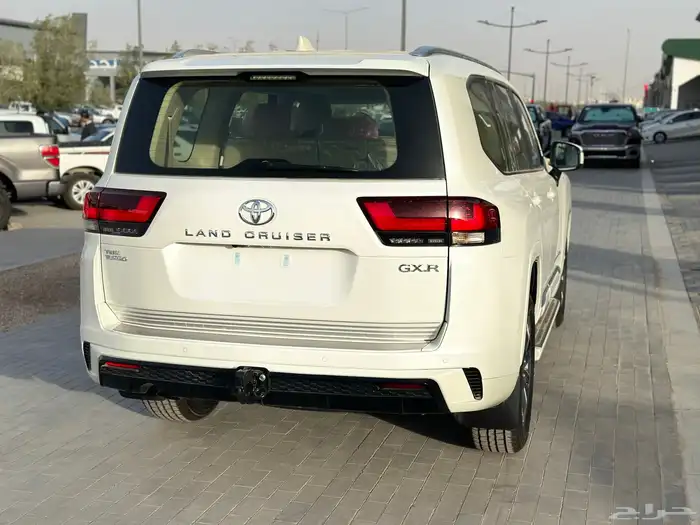 تويوتا لاندكروزر الموديل2025 فل كامل وارد الكويت 5 3