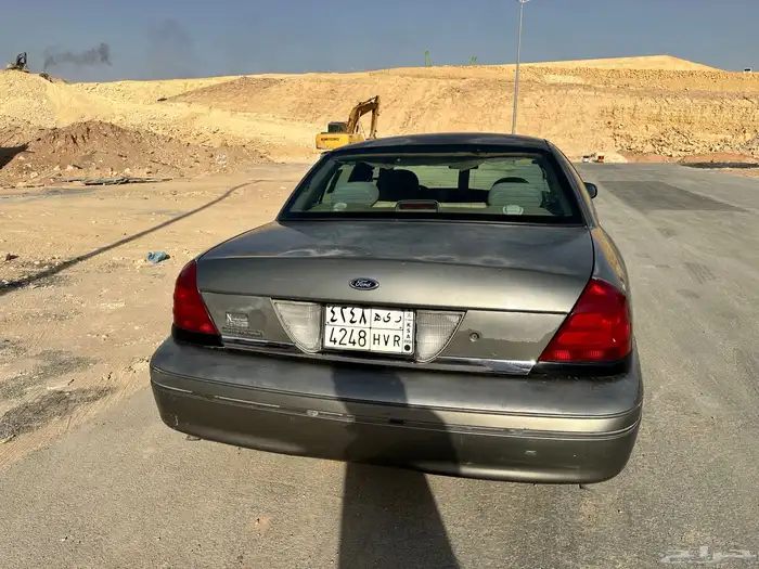 للبيع فورد فكتوريا 2000 م 12